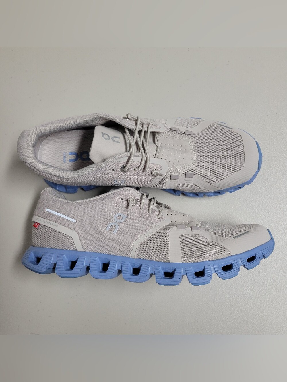 On Running On Cloud 5 Neutral Pearl/ Neptune Women's Size 7.5.
